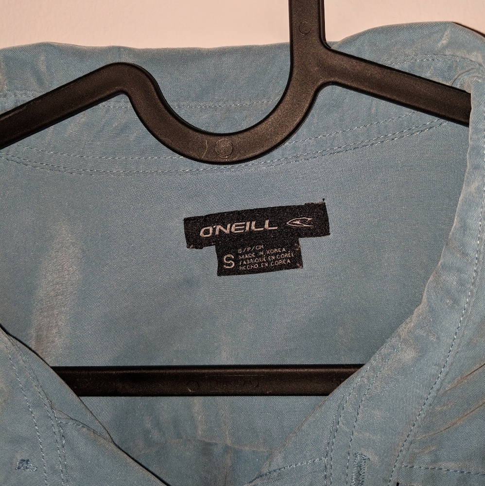 O'Neill polyester button down - Picture 2 of 2